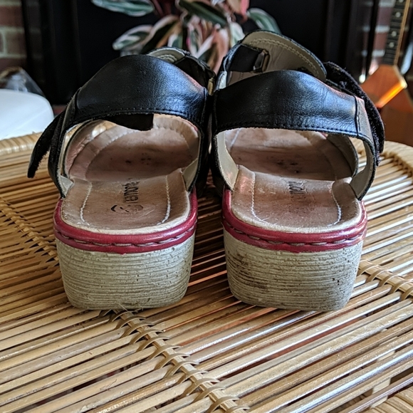 EUC Remonte by Rieker navy T-Strap perforated leather wedge sandals 39 / 8.5 - Picture 7 of 8